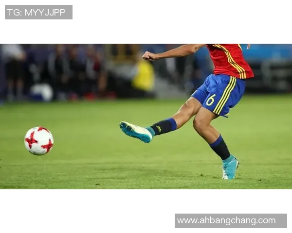 足球明星的足球袜选择揭秘及其对比赛表现的影响分析